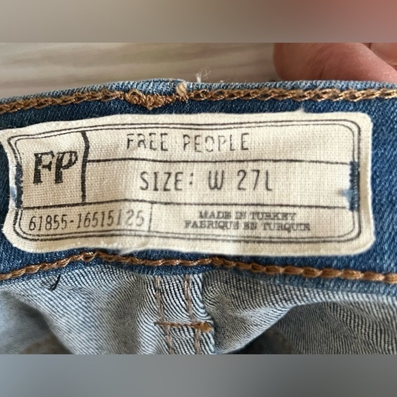 FREE PEOPLE Women’s Shark Bite Skinny Jeans Blue Distressed Frayed Size‎ 27 Long - Picture 13 of 16